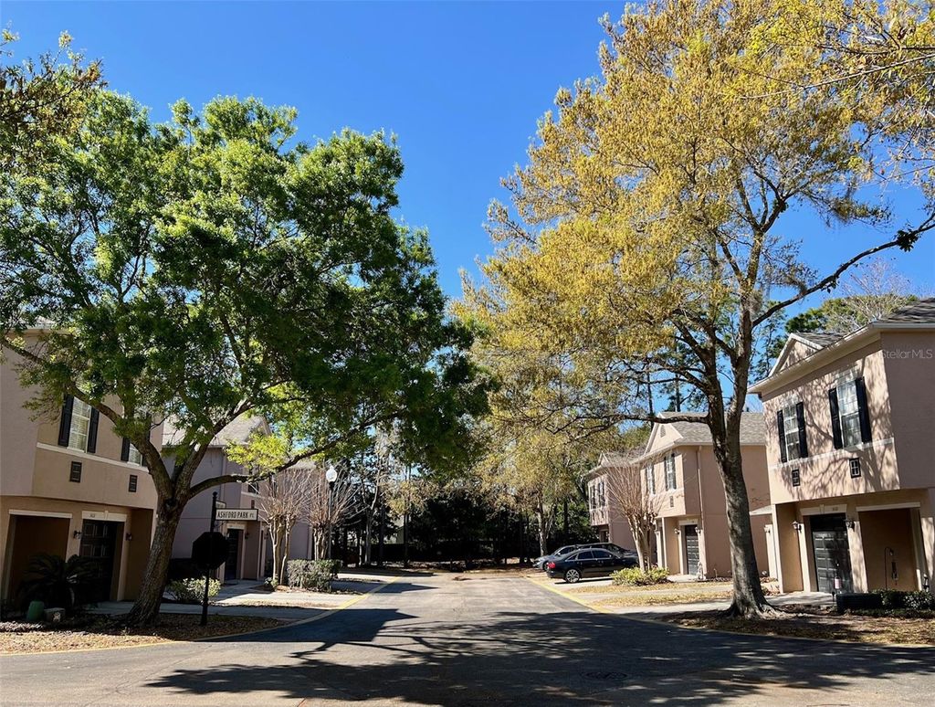 Photo of 5039 Shorewood Landing Lane, Oviedo, FL 32765 (MLS # O6382336)