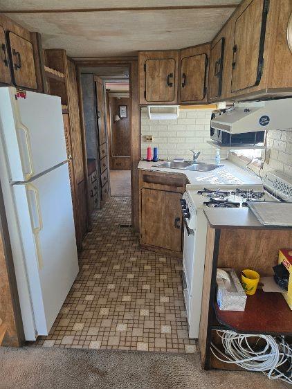 HOLIDAY TRAVEL PARK ENGLEWOOD - Residential