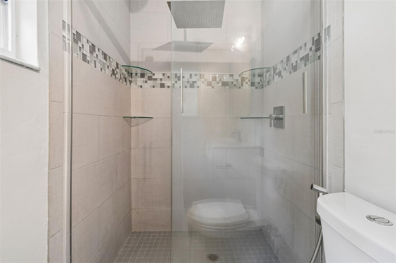 NORTHDALE SECTION C UNIT NO 2 E 4.5 FT OF LOT 27 A - Residential