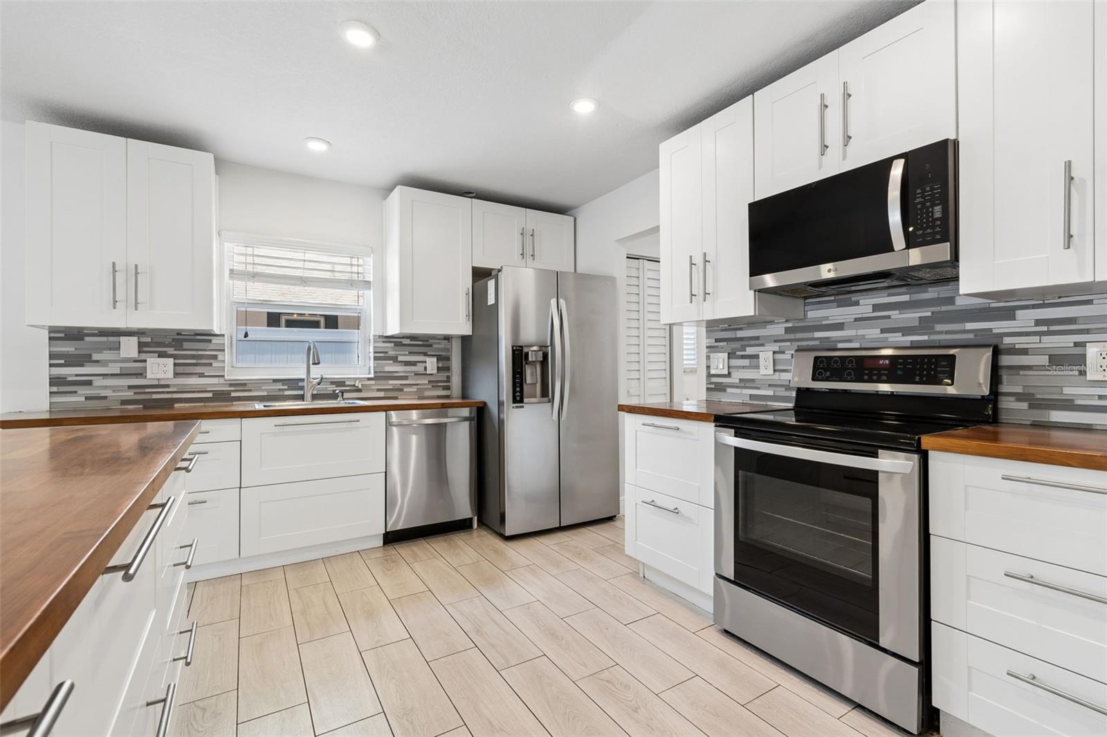 NORTHDALE SECTION C UNIT NO 2 E 4.5 FT OF LOT 27 A - Residential