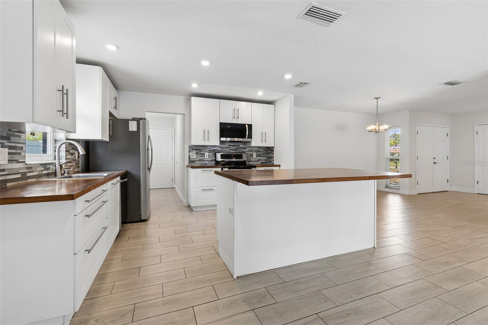 NORTHDALE SECTION C UNIT NO 2 E 4.5 FT OF LOT 27 A - Residential