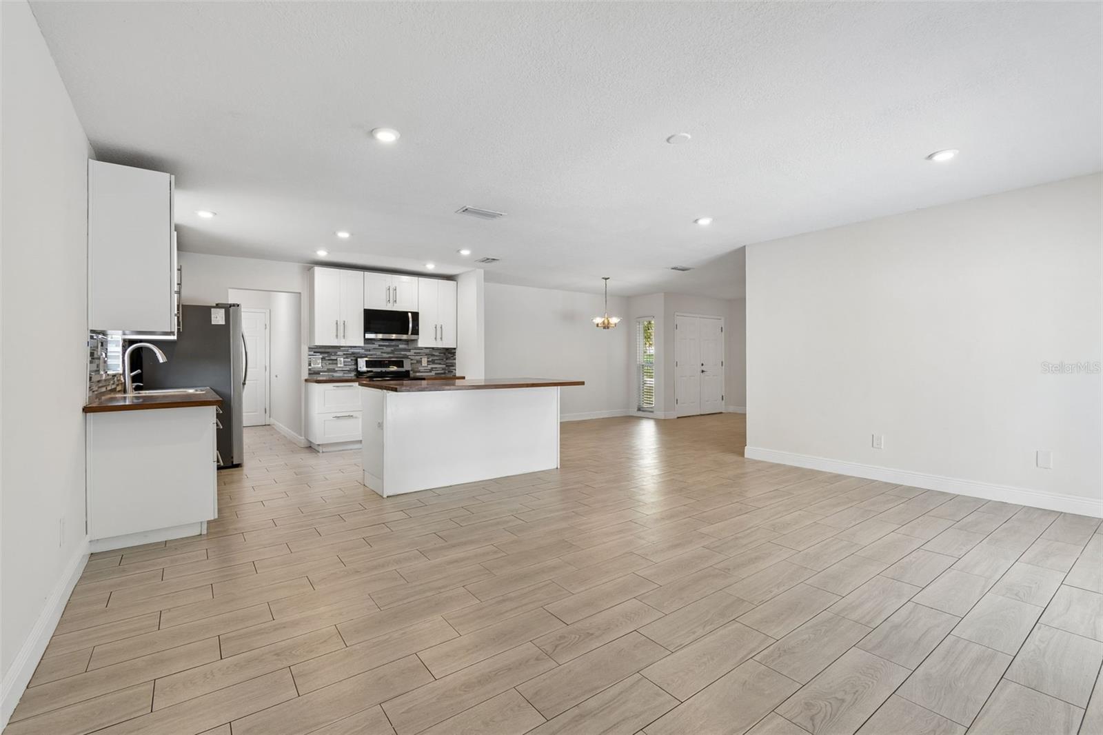 NORTHDALE SECTION C UNIT NO 2 E 4.5 FT OF LOT 27 A - Residential