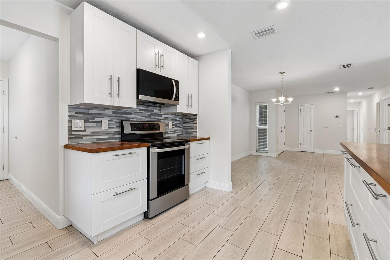 NORTHDALE SECTION C UNIT NO 2 E 4.5 FT OF LOT 27 A - Residential