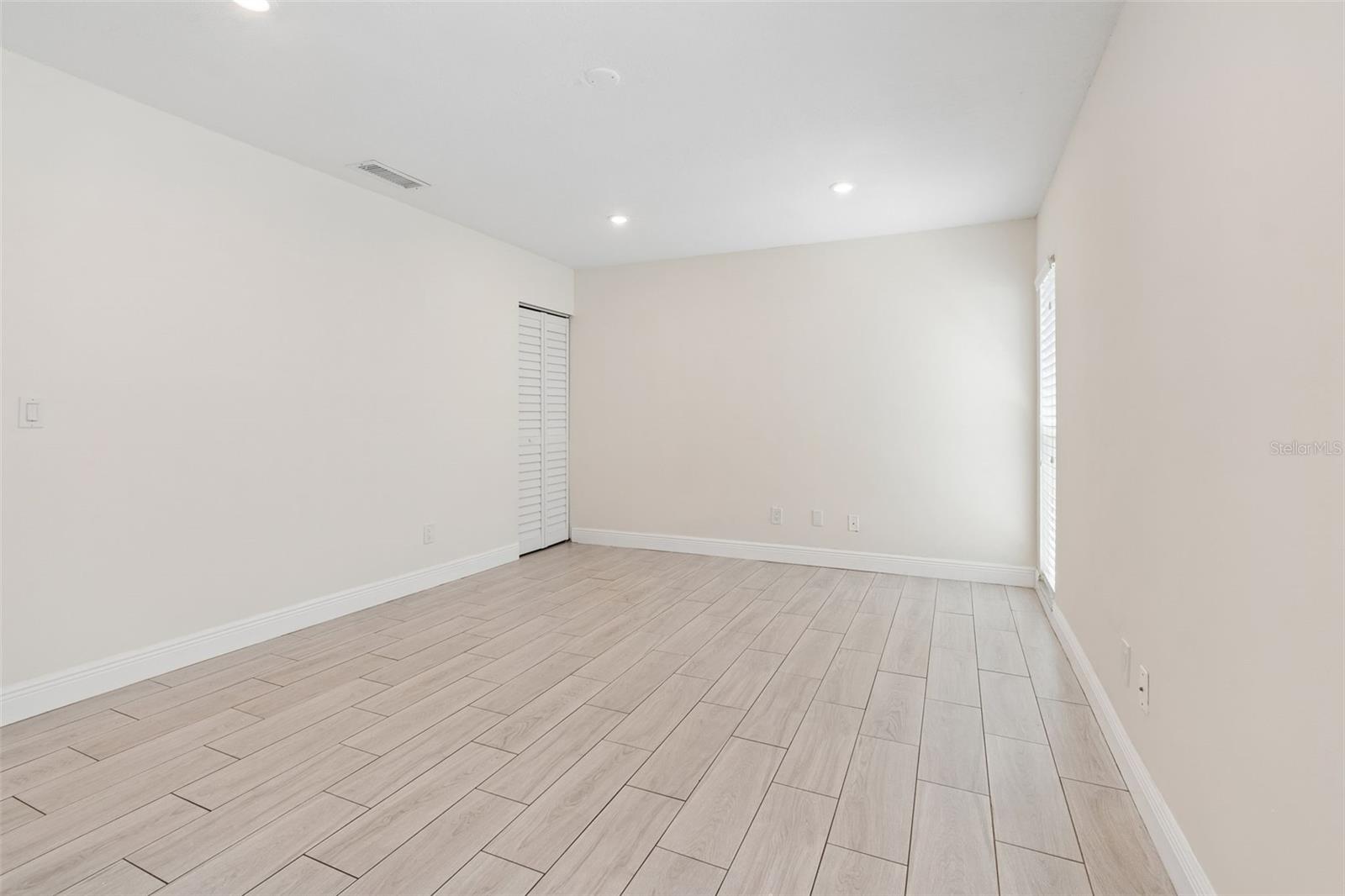 NORTHDALE SECTION C UNIT NO 2 E 4.5 FT OF LOT 27 A - Residential