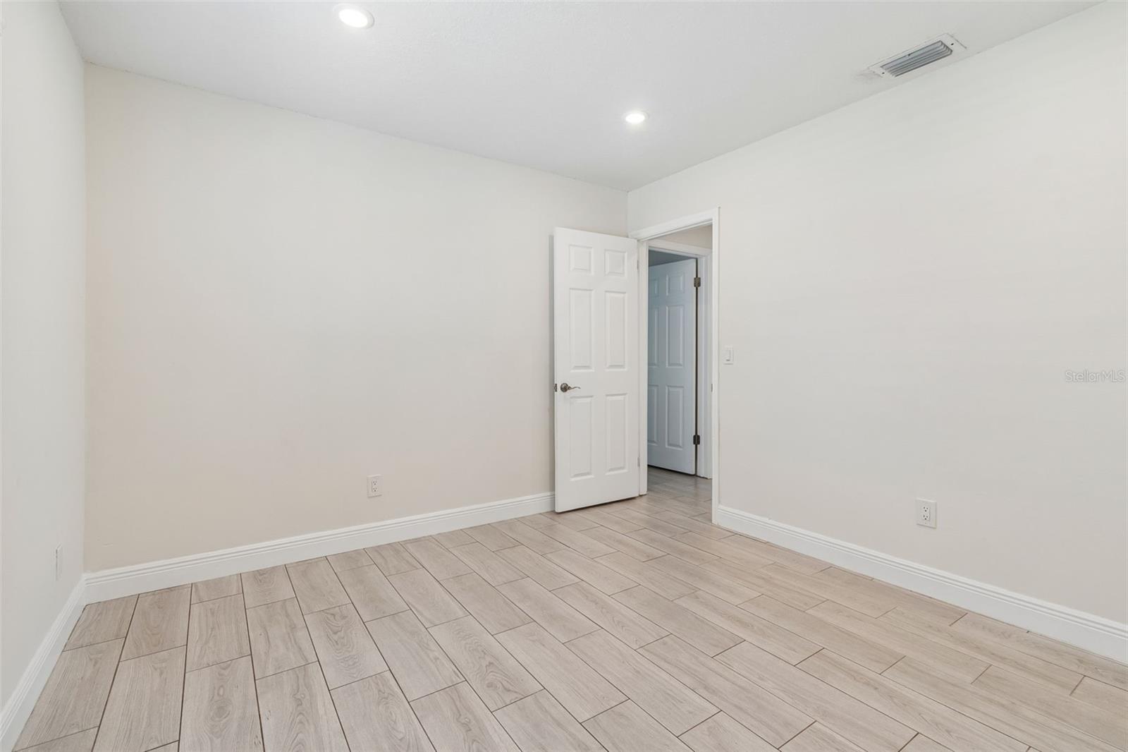 NORTHDALE SECTION C UNIT NO 2 E 4.5 FT OF LOT 27 A - Residential