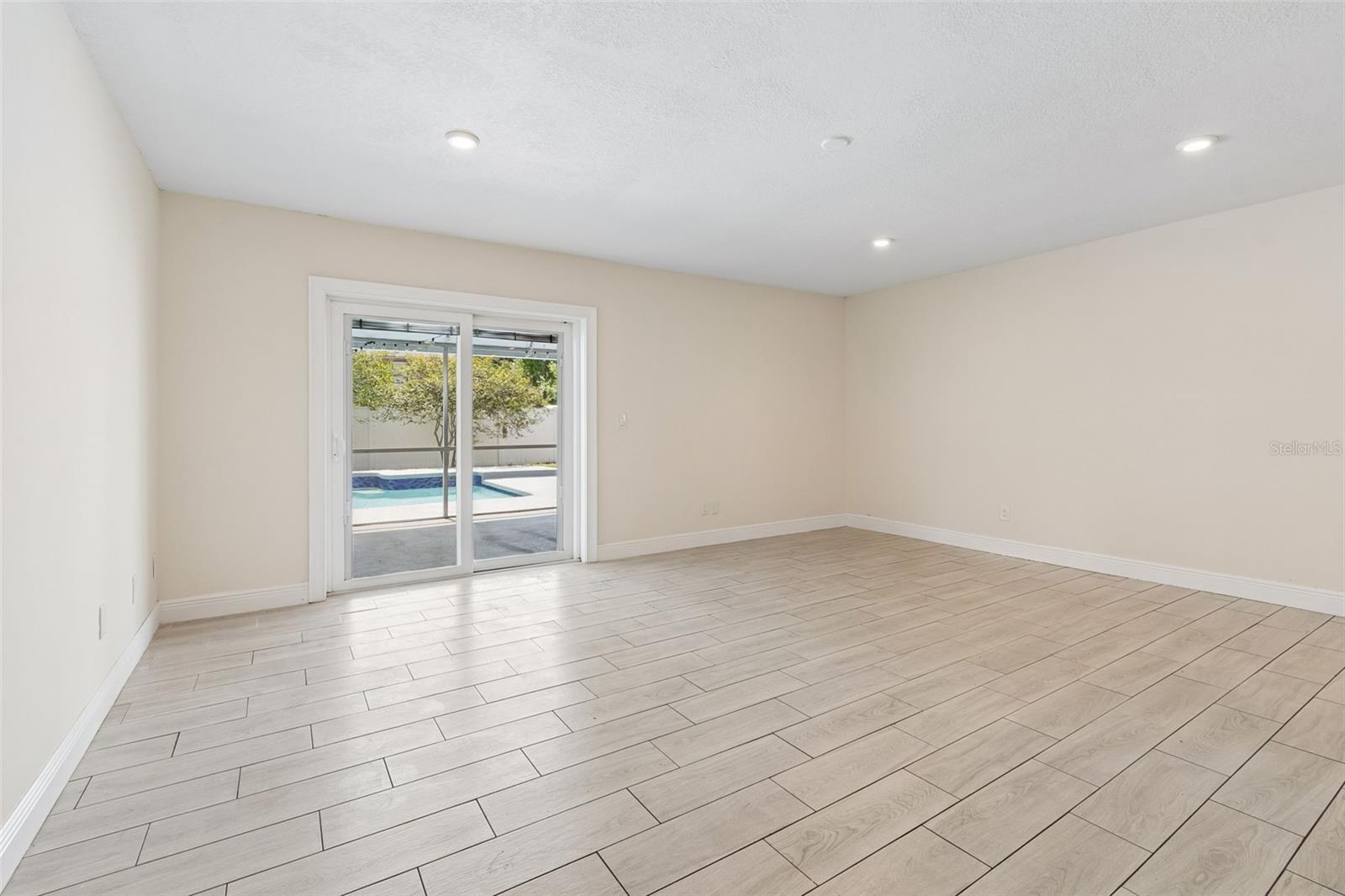 NORTHDALE SECTION C UNIT NO 2 E 4.5 FT OF LOT 27 A - Residential