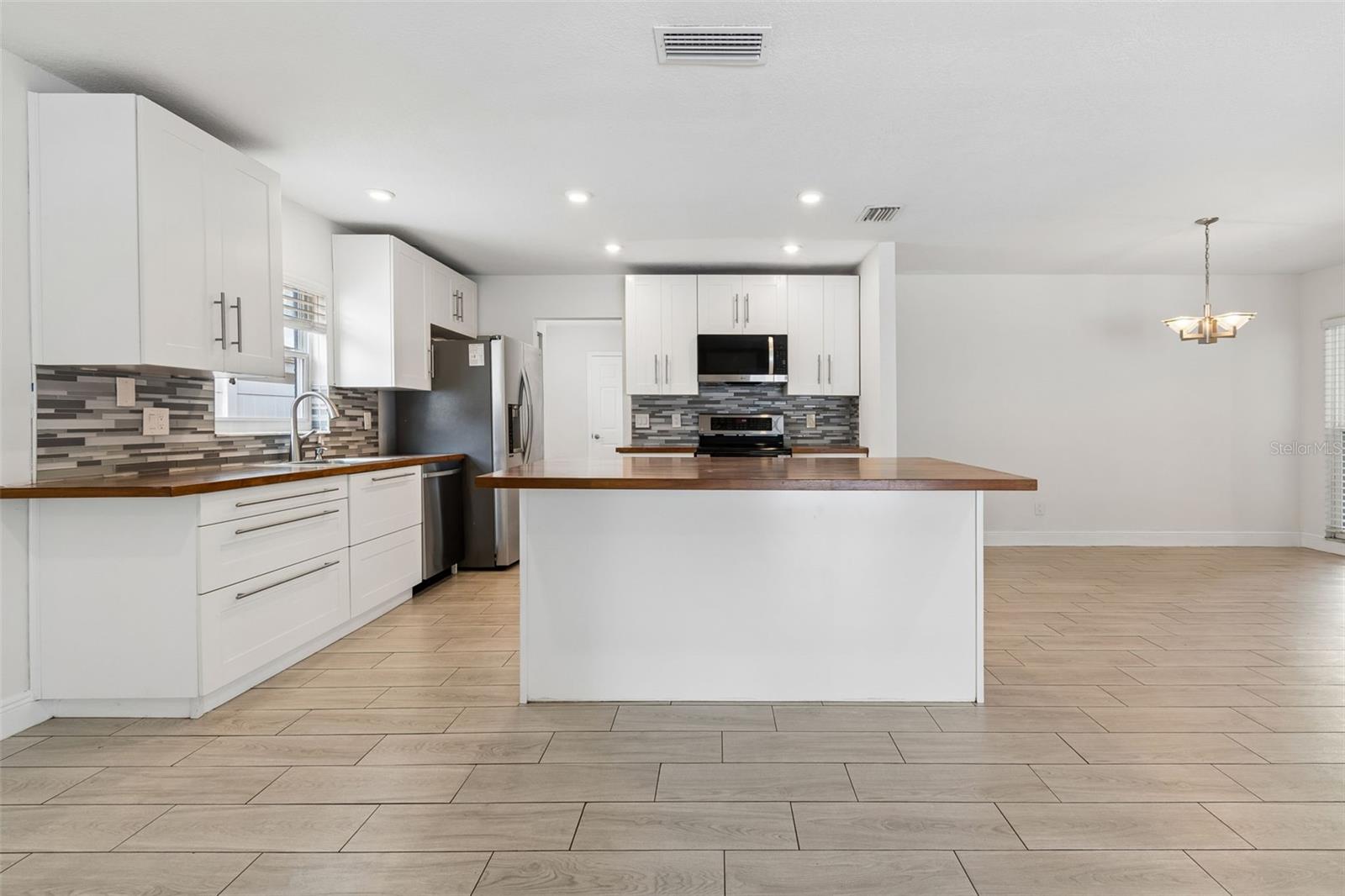 NORTHDALE SECTION C UNIT NO 2 E 4.5 FT OF LOT 27 A - Residential