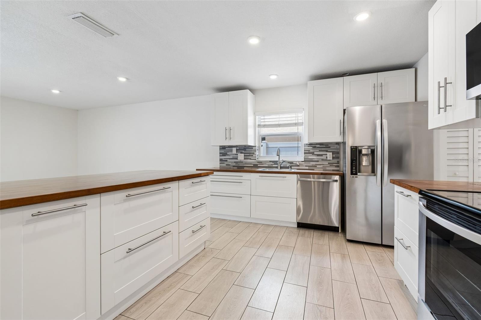 NORTHDALE SECTION C UNIT NO 2 E 4.5 FT OF LOT 27 A - Residential