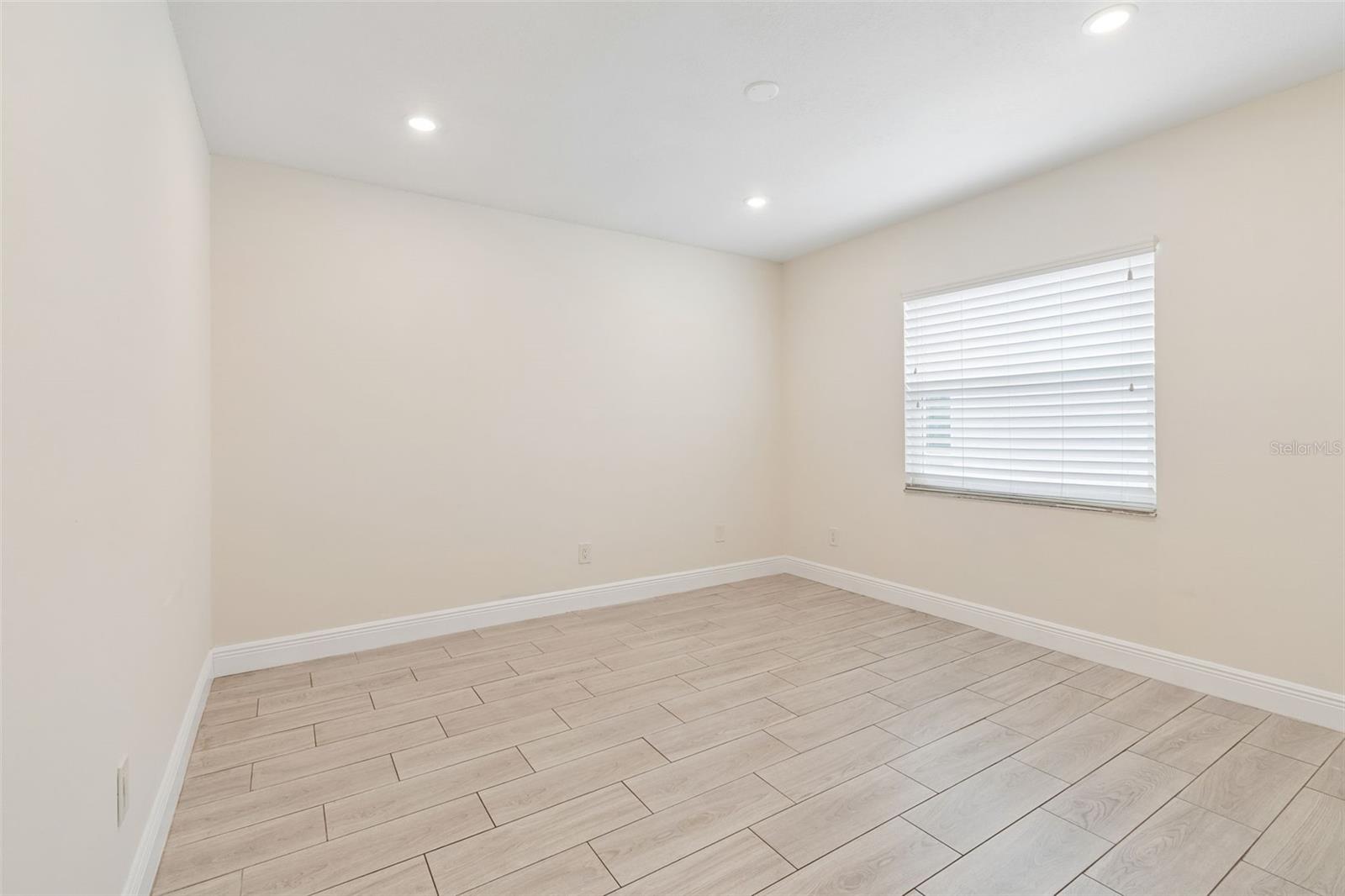 NORTHDALE SECTION C UNIT NO 2 E 4.5 FT OF LOT 27 A - Residential