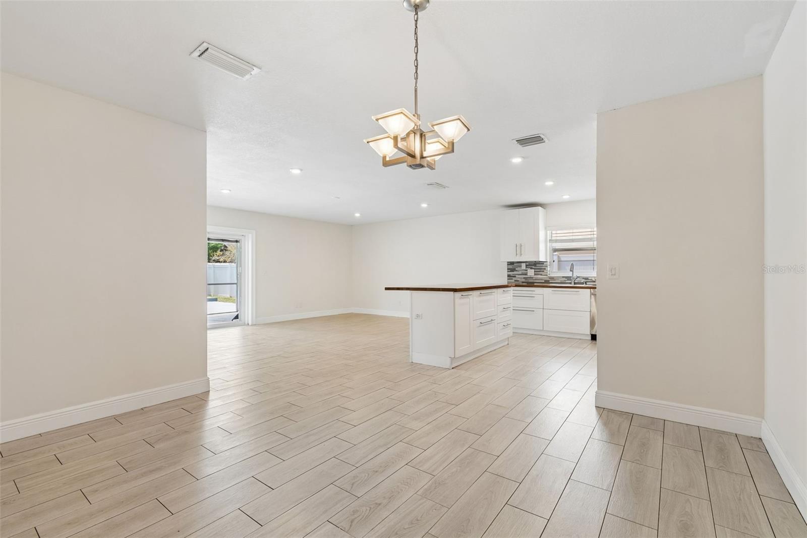 NORTHDALE SECTION C UNIT NO 2 E 4.5 FT OF LOT 27 A - Residential