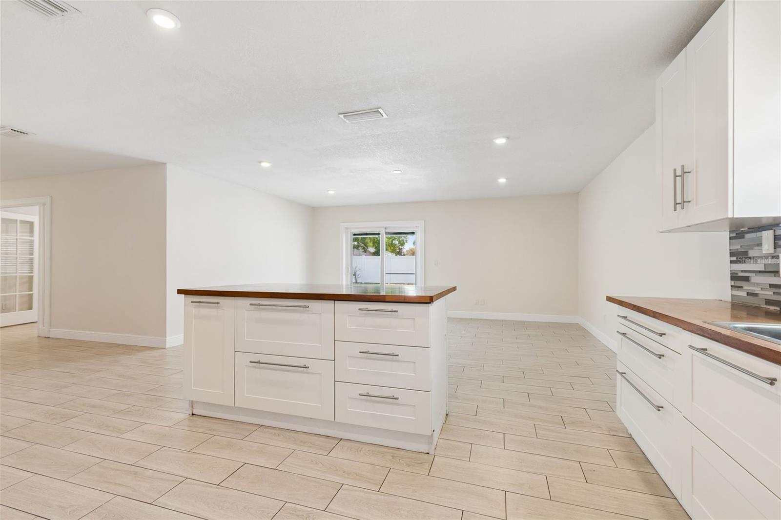 NORTHDALE SECTION C UNIT NO 2 E 4.5 FT OF LOT 27 A - Residential