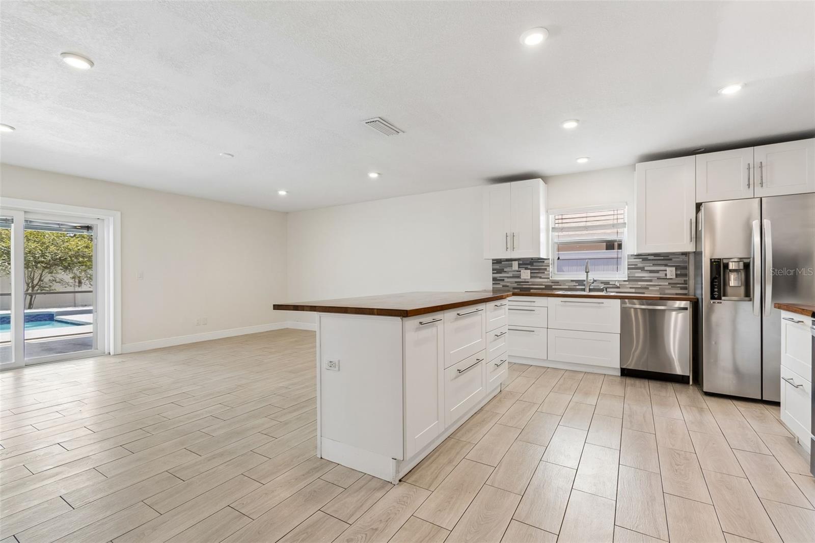 NORTHDALE SECTION C UNIT NO 2 E 4.5 FT OF LOT 27 A - Residential