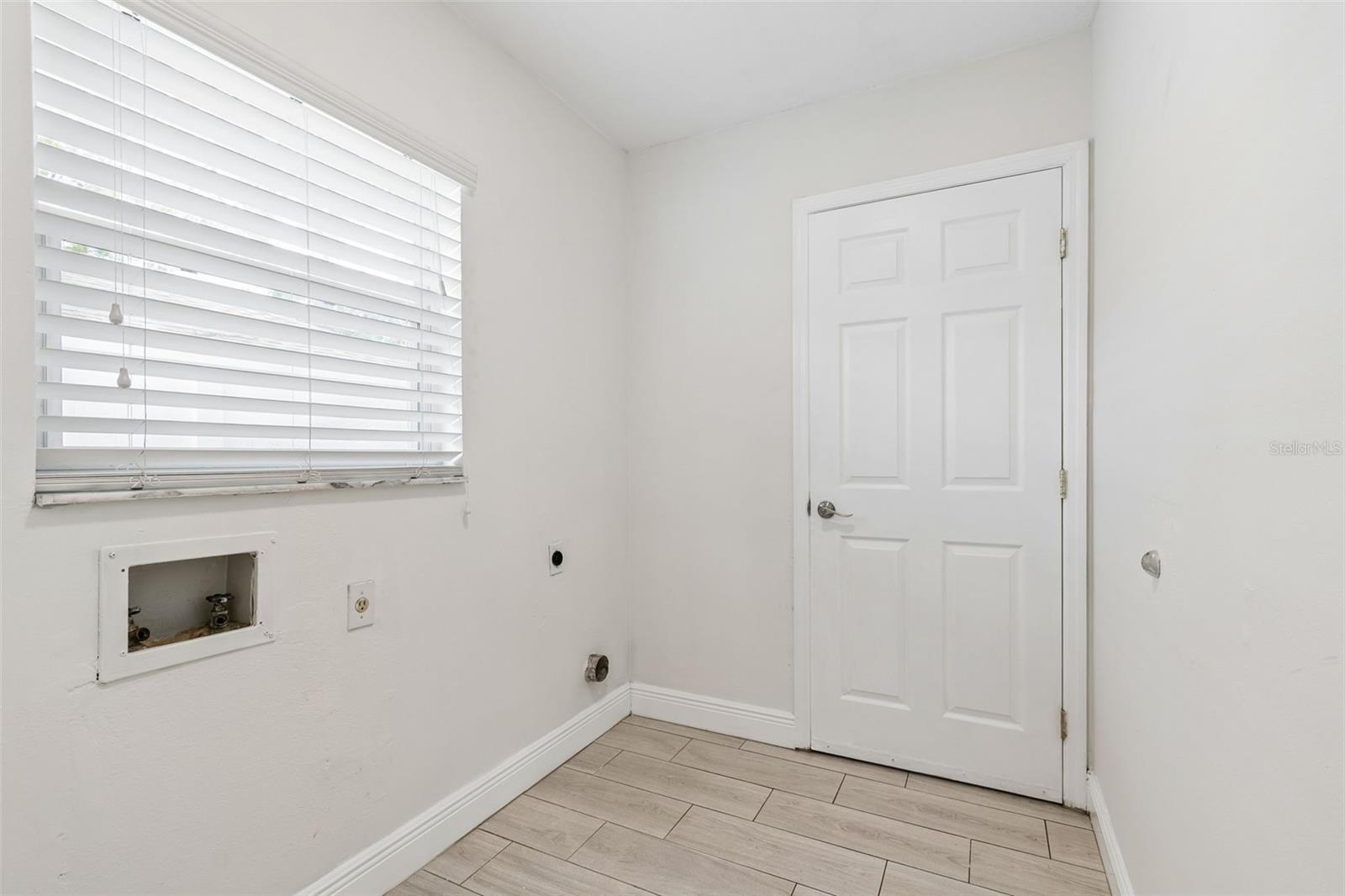 NORTHDALE SECTION C UNIT NO 2 E 4.5 FT OF LOT 27 A - Residential