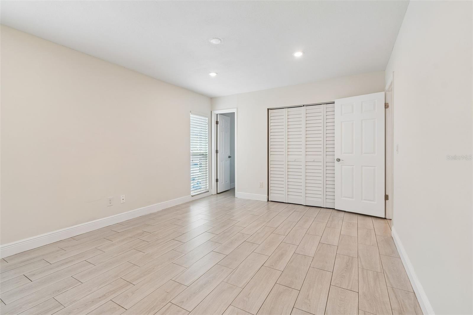 NORTHDALE SECTION C UNIT NO 2 E 4.5 FT OF LOT 27 A - Residential