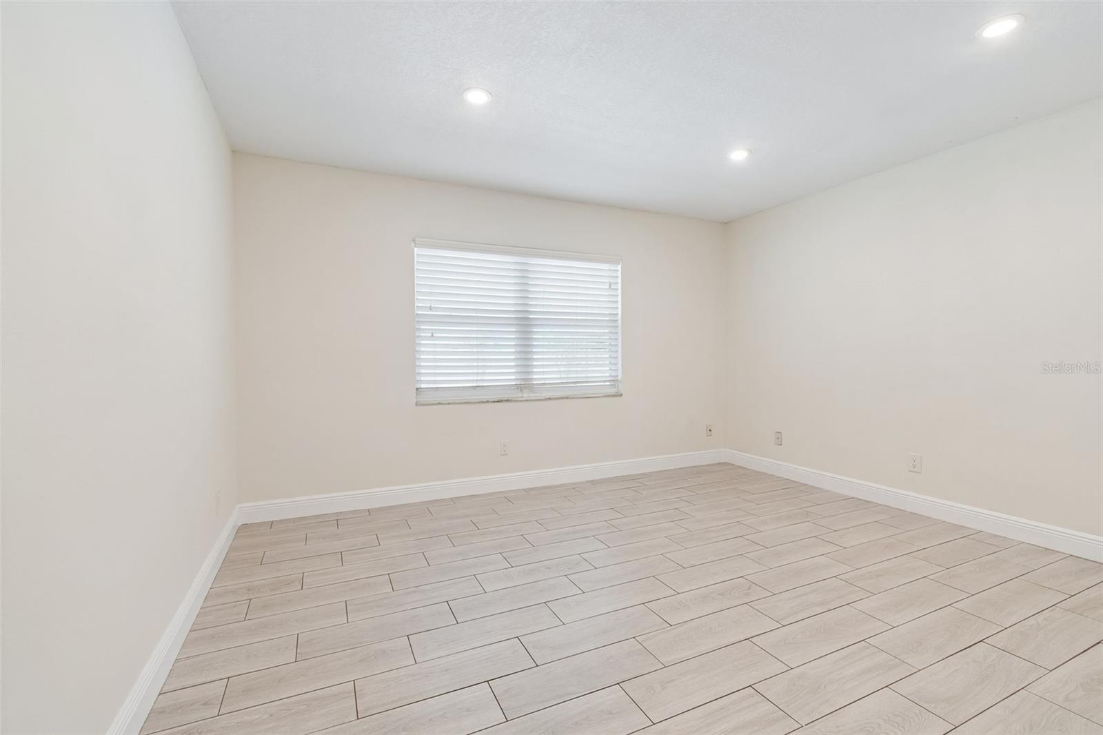 NORTHDALE SECTION C UNIT NO 2 E 4.5 FT OF LOT 27 A - Residential