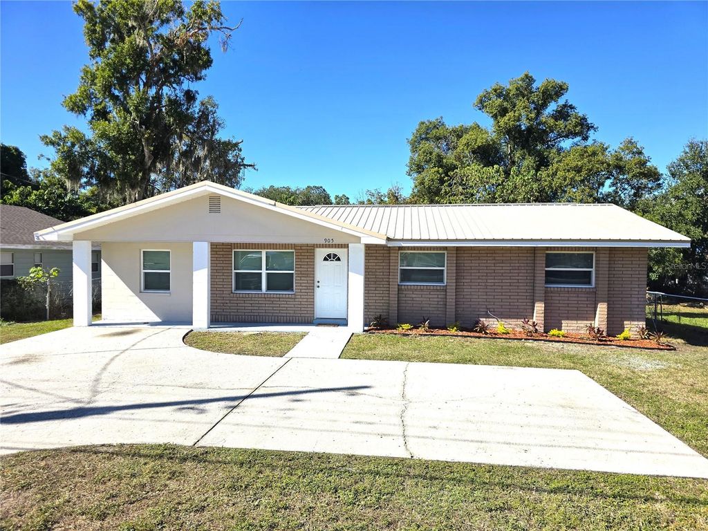 Photo of 905 N Park Road, Plant City, FL 33563 (MLS # TB8448447)