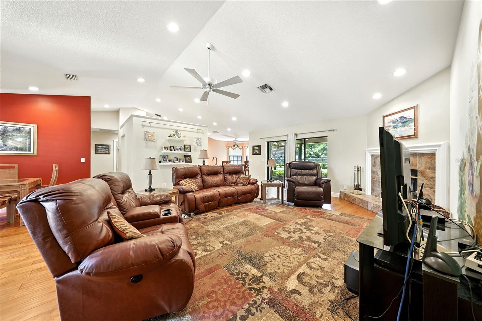 MOUNT PLYMOUTH - Residential