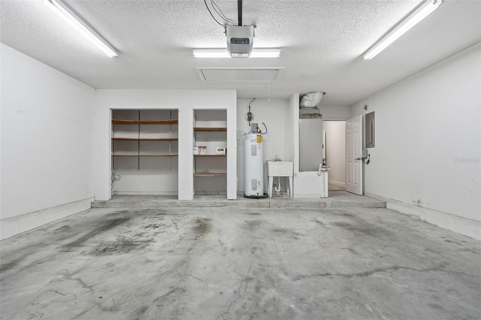 MOUNT PLYMOUTH - Residential