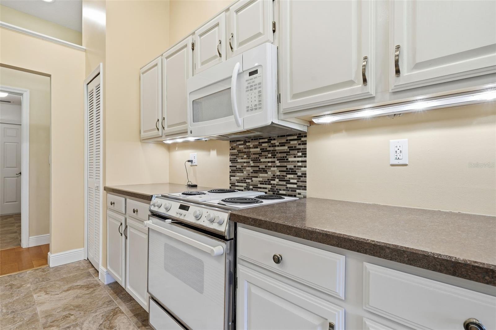 MOUNT PLYMOUTH - Residential