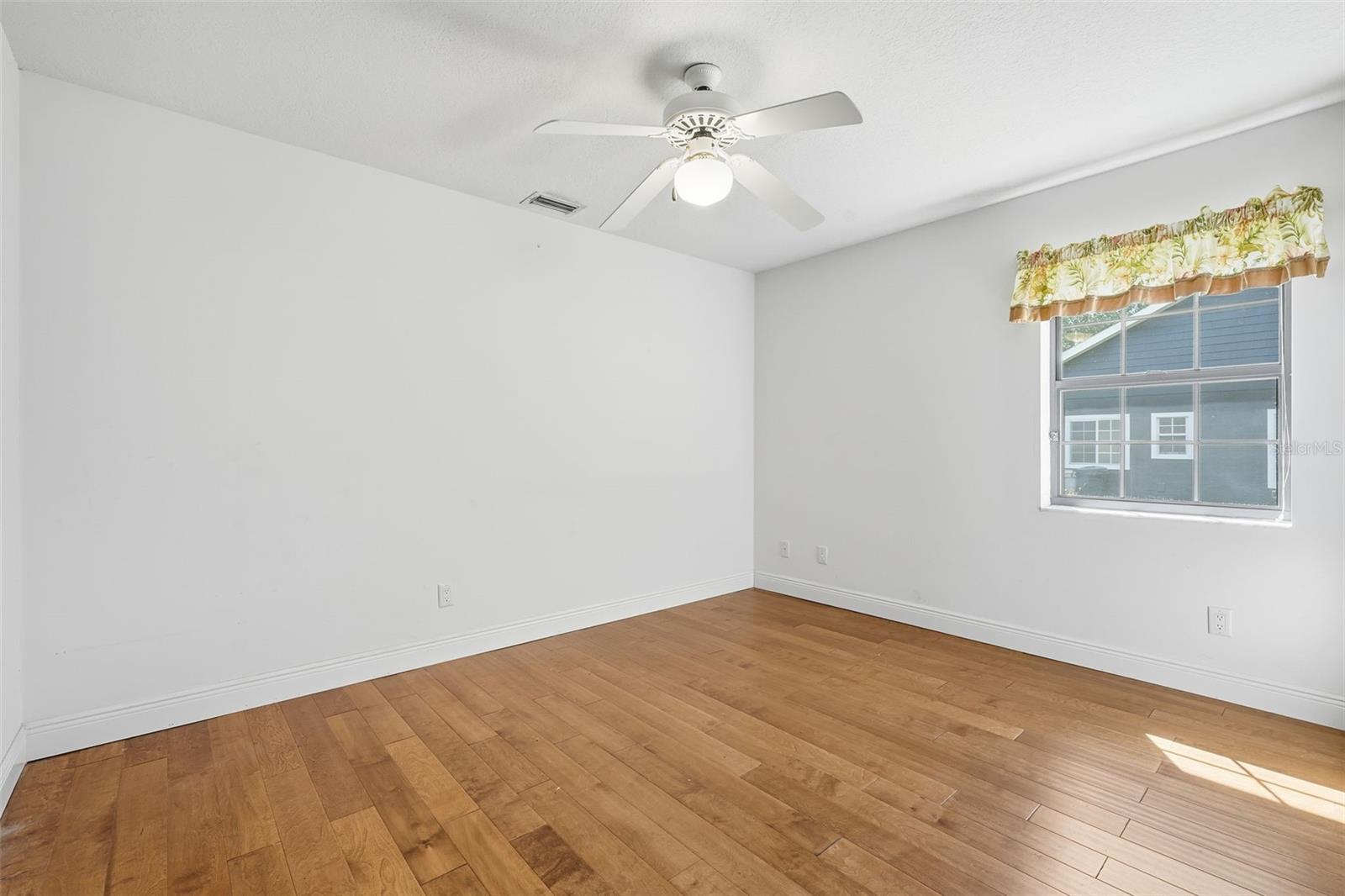 MOUNT PLYMOUTH - Residential