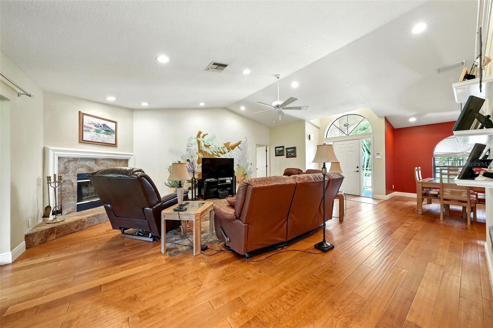 MOUNT PLYMOUTH - Residential