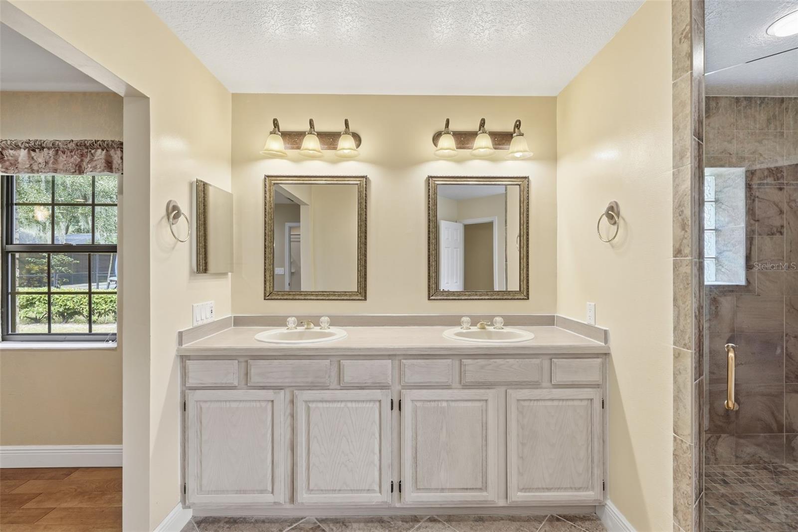 MOUNT PLYMOUTH - Residential