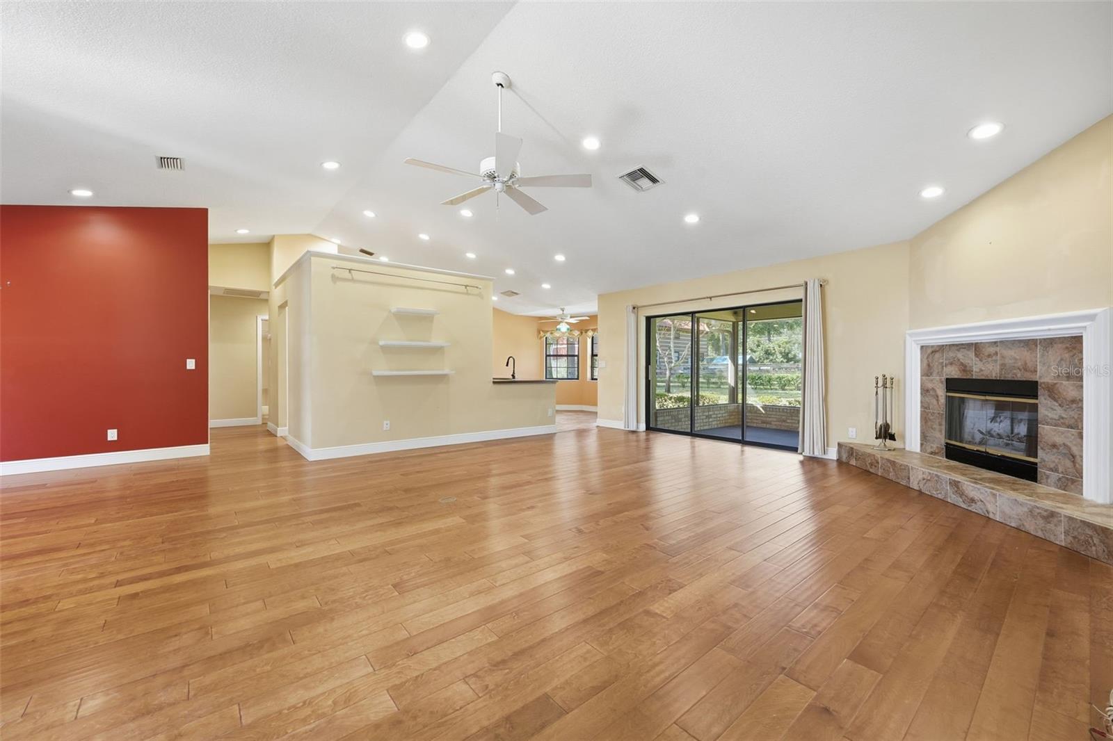 MOUNT PLYMOUTH - Residential