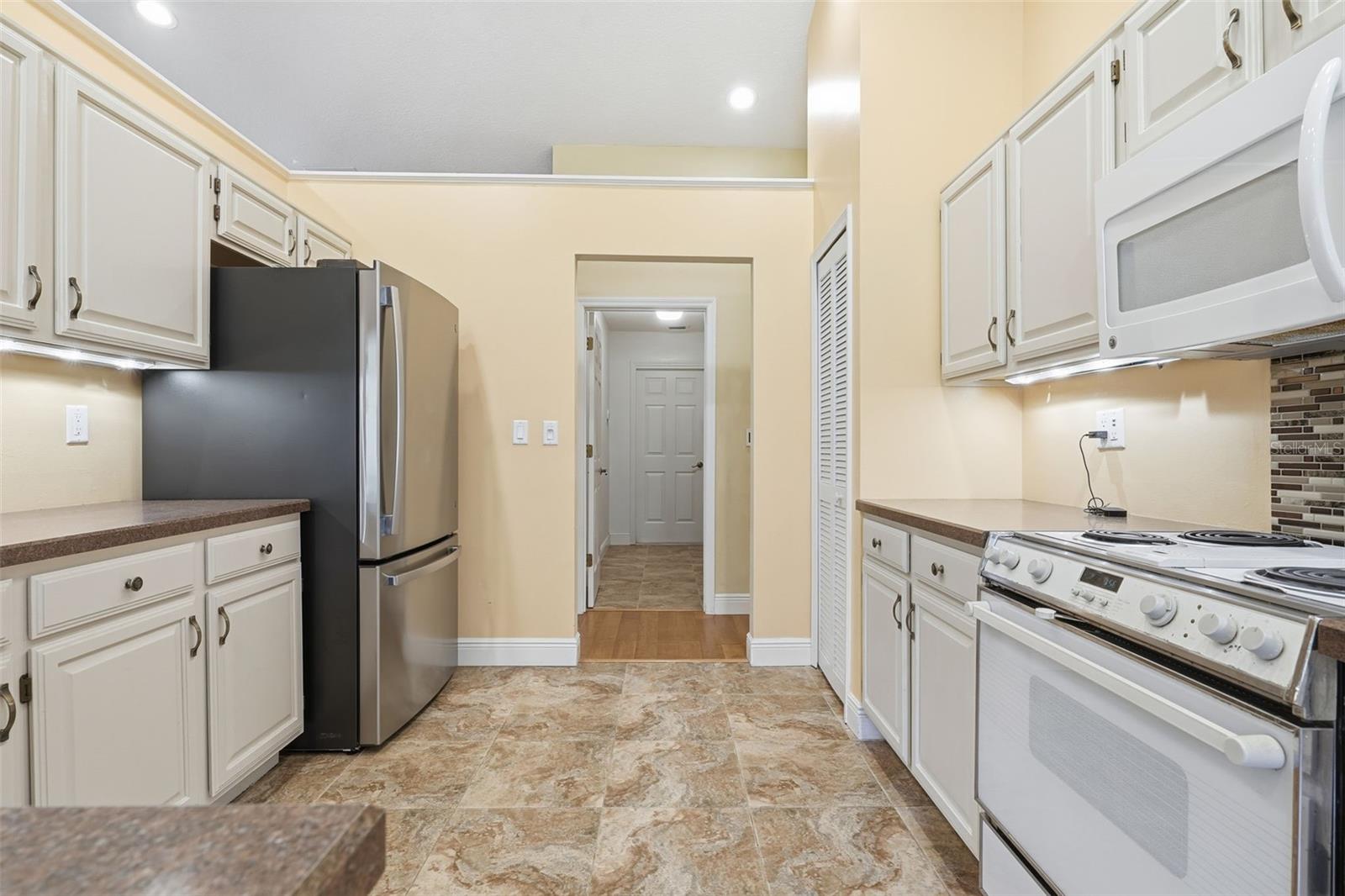 MOUNT PLYMOUTH - Residential