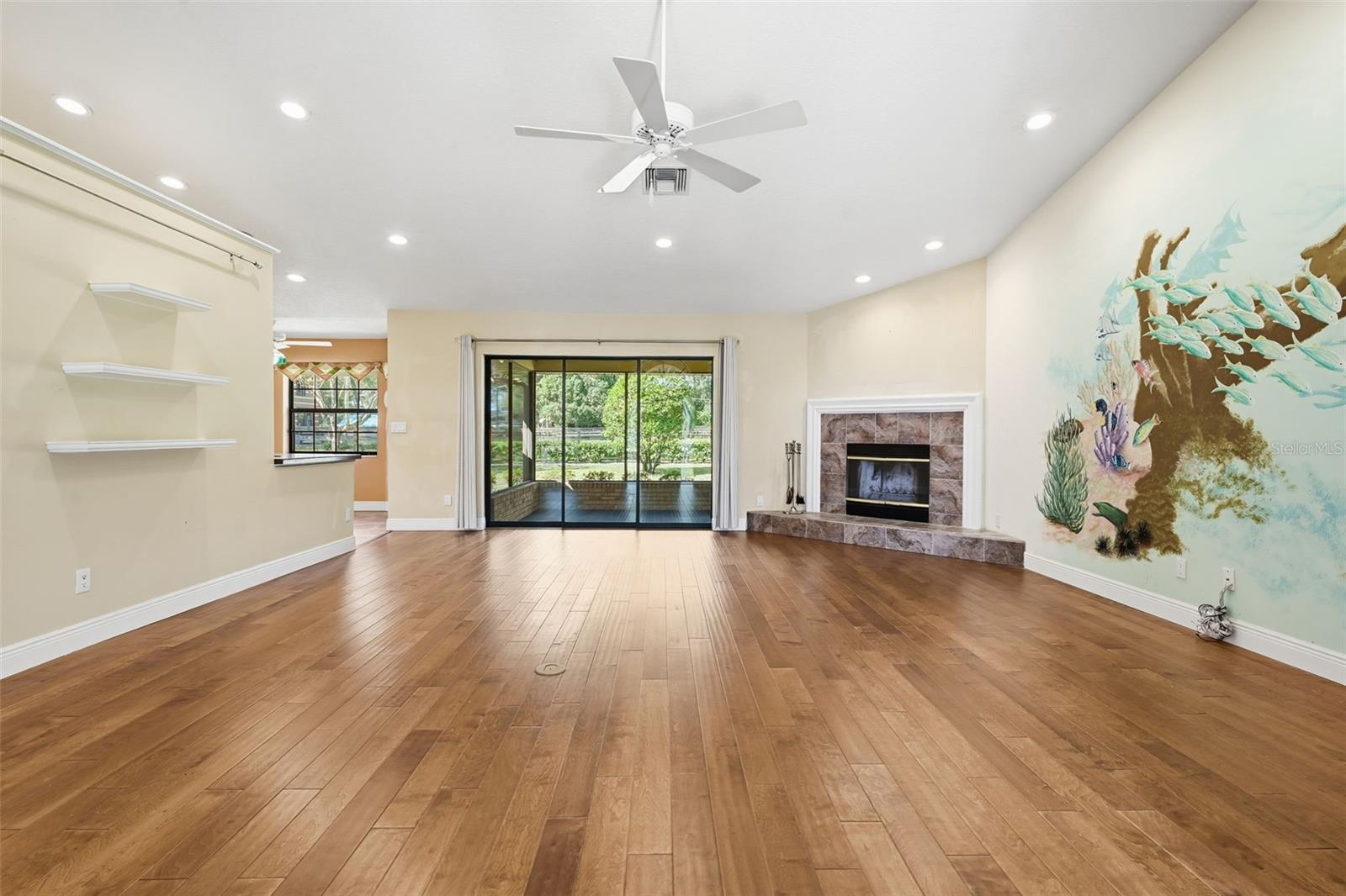 MOUNT PLYMOUTH - Residential