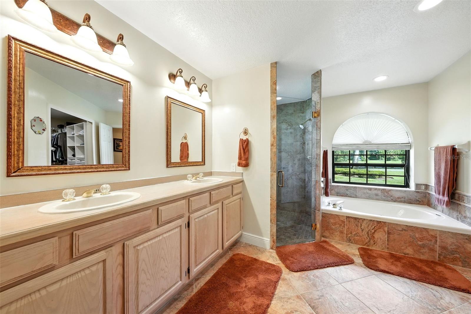 MOUNT PLYMOUTH - Residential