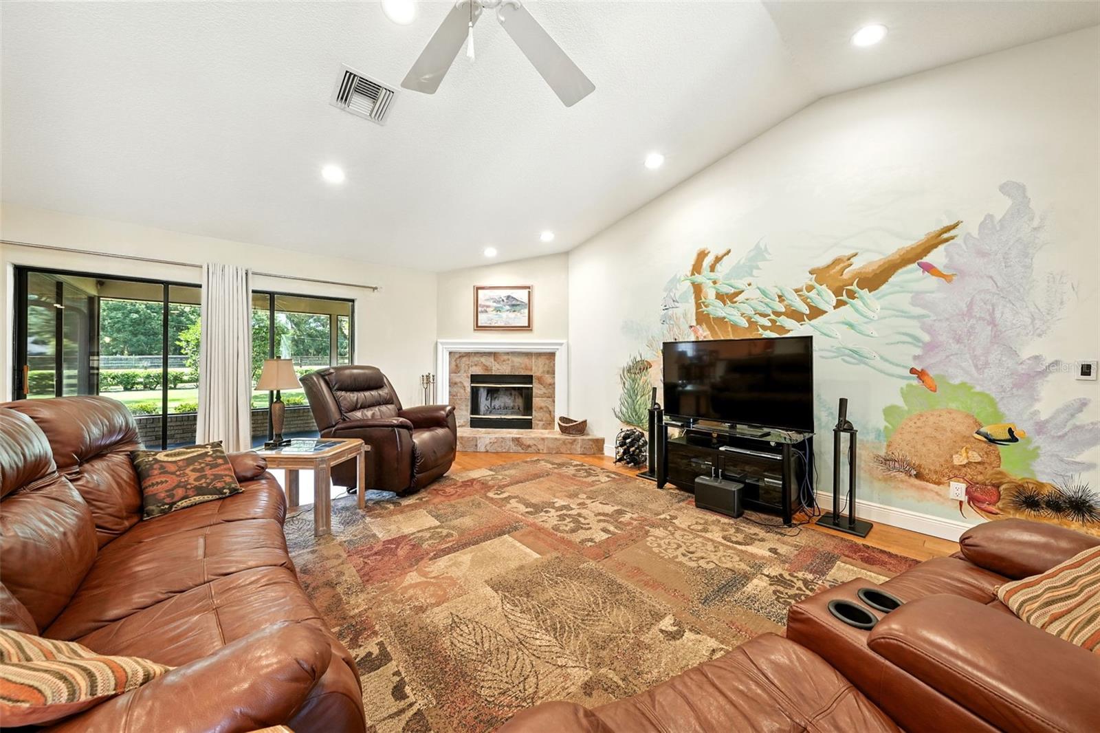 MOUNT PLYMOUTH - Residential