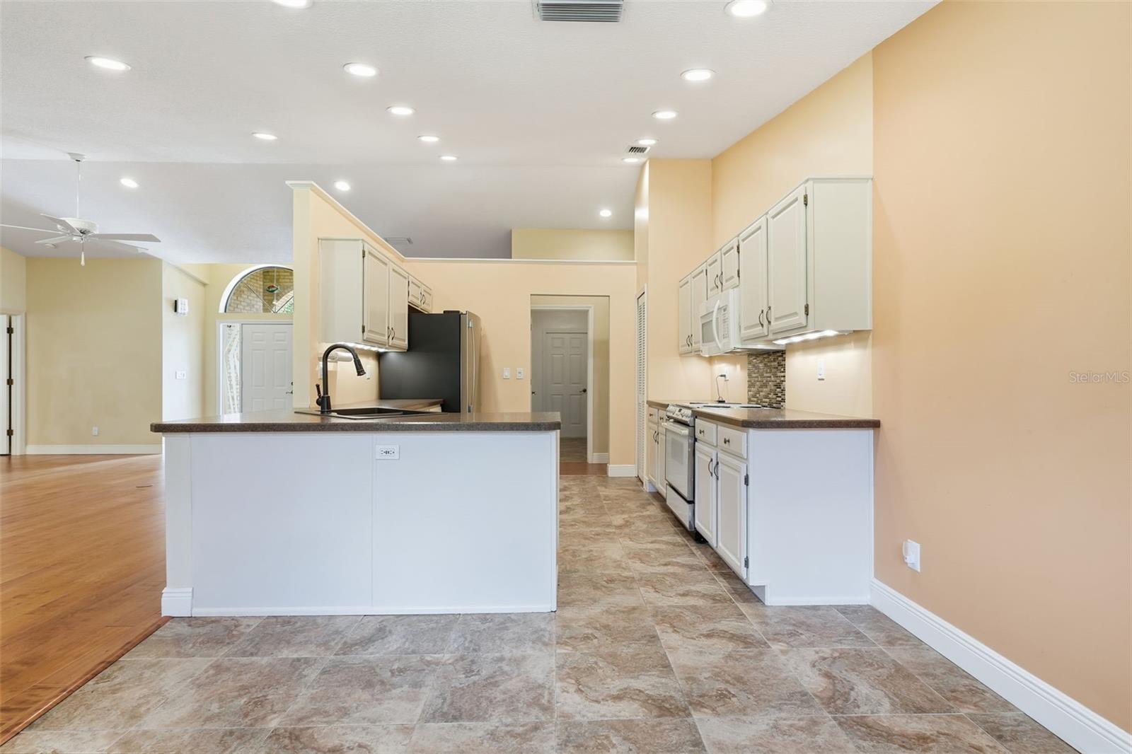 MOUNT PLYMOUTH - Residential