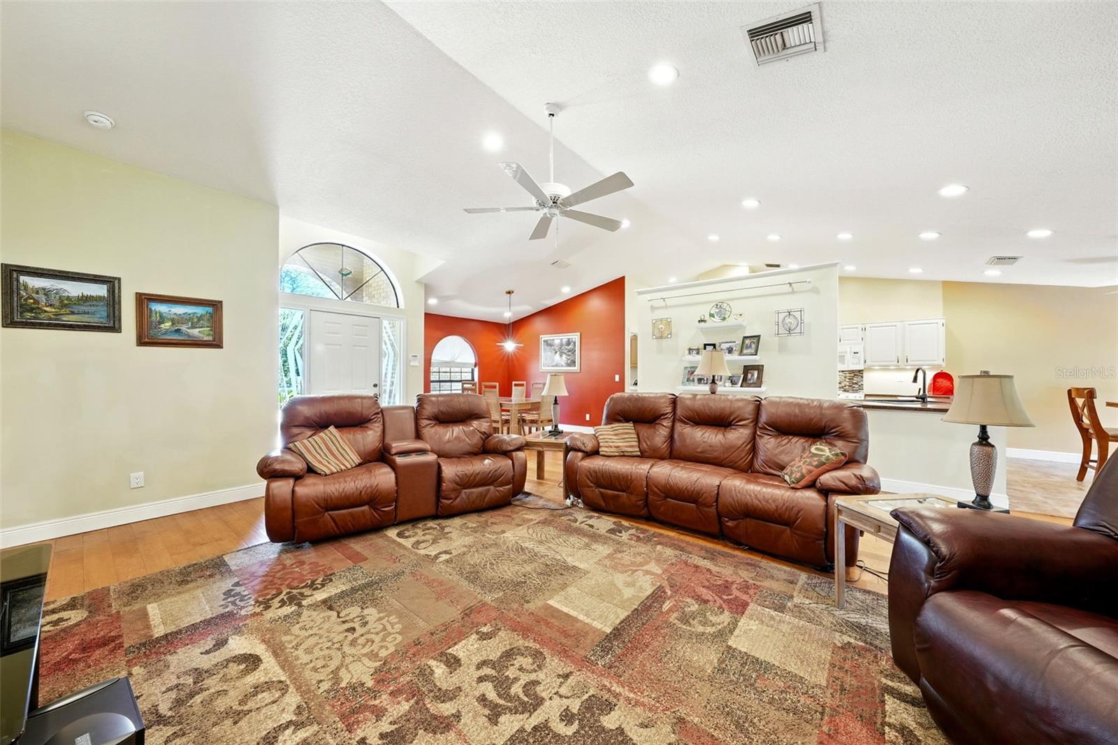 MOUNT PLYMOUTH - Residential