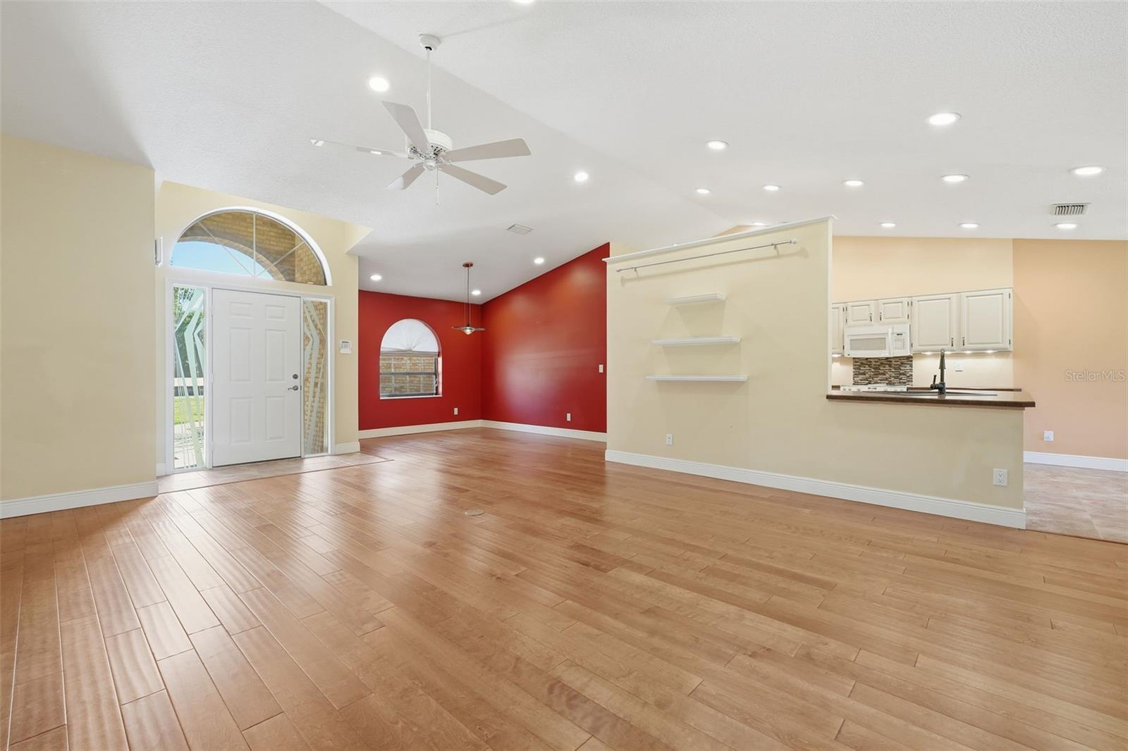 MOUNT PLYMOUTH - Residential