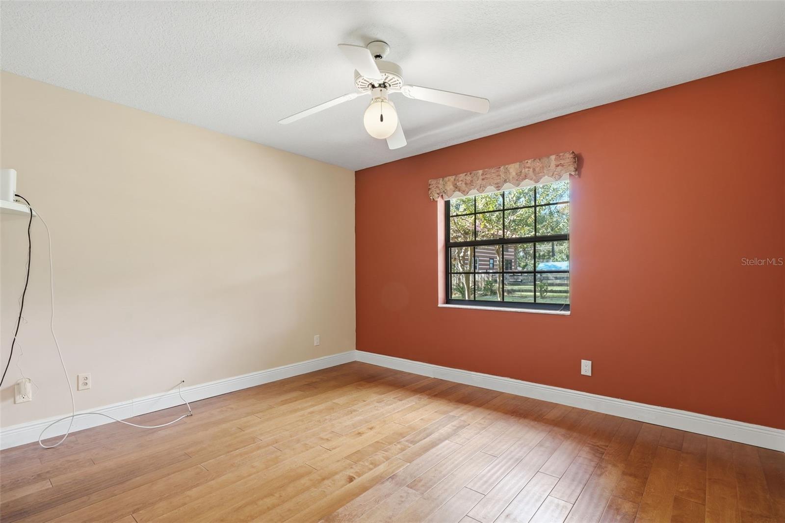 MOUNT PLYMOUTH - Residential