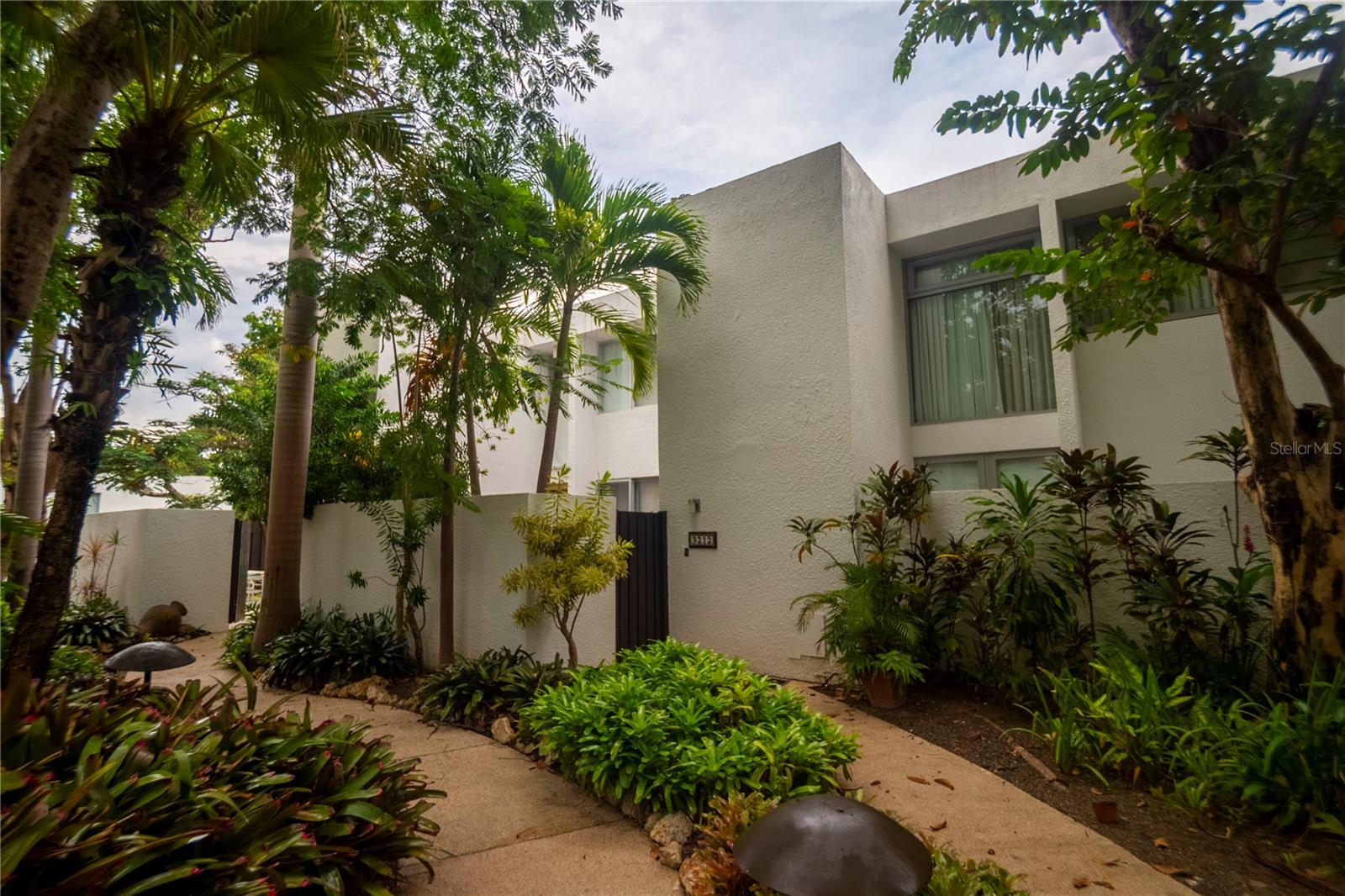 Home sites with privacy in a peaceful and tranquil setting. Villa Dorada is the best overall value in Dorado Beach. Close to Ritz Carlton Reserve with a very private entrance, totally away from the traffic. Surrounded by the Beautiful East Golf Course, next to East Beach, Villa Dorado is perfectly located . You will have one of the most unique and unobstructed views of Hole #12 at the East Golf Course.
A marvelous 2 levels villa with 3 bedrooms and 3 bathrooms, approximately 2,200 square feet. Master bedroom with unique view to the golf course. Open terrace to enjoy with family and friends. The community has two tennis court and a pool. Walking distance to the beach and to Barlovento restaurant. Be part of all the stunning communities of Dorado Beach.
This is a MUST SEE!