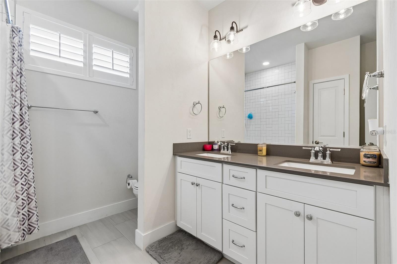 LAUREATE VILLAGE - Residential