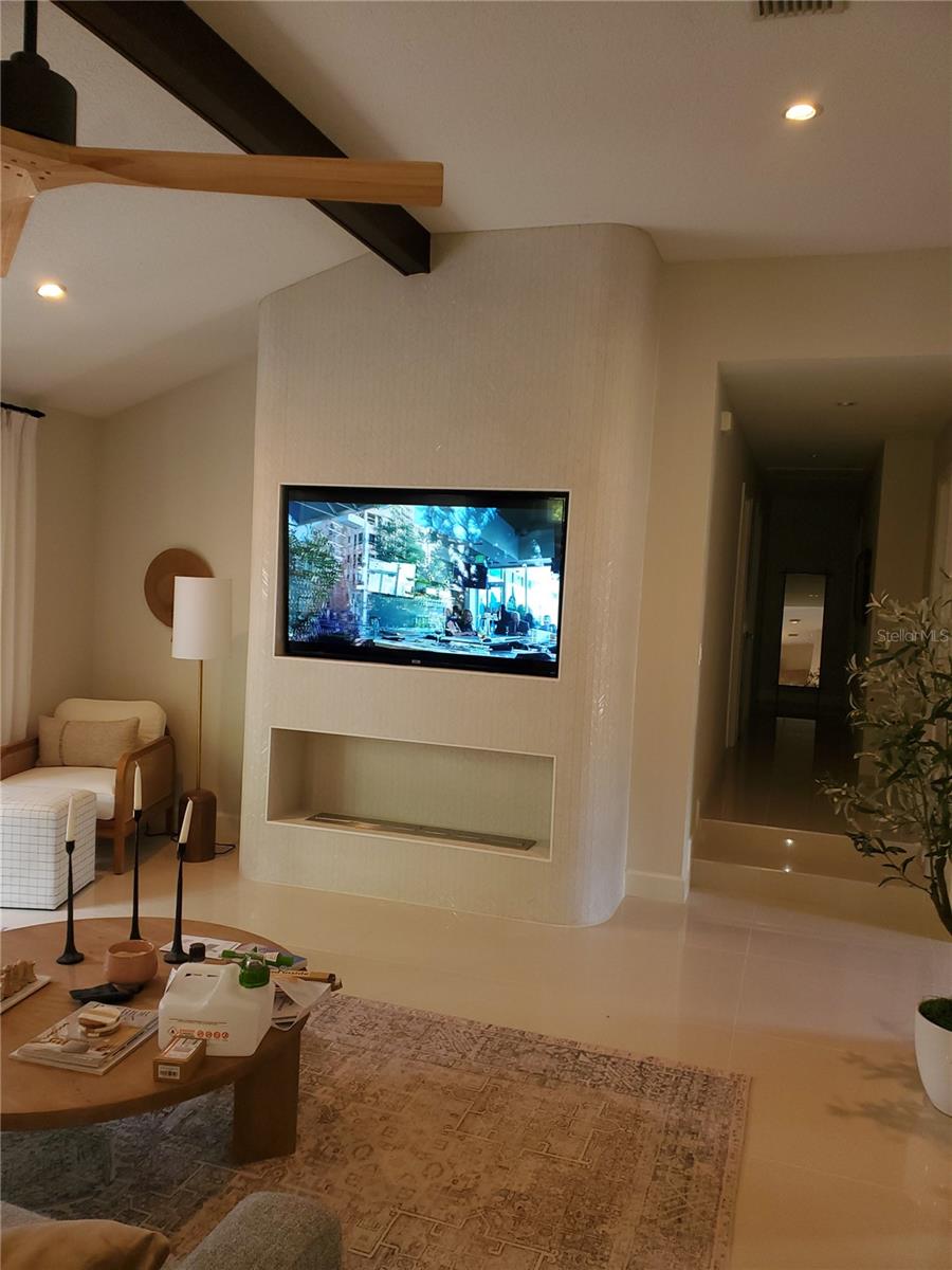 BANKS COLONIAL ESTATES - Residential Lease