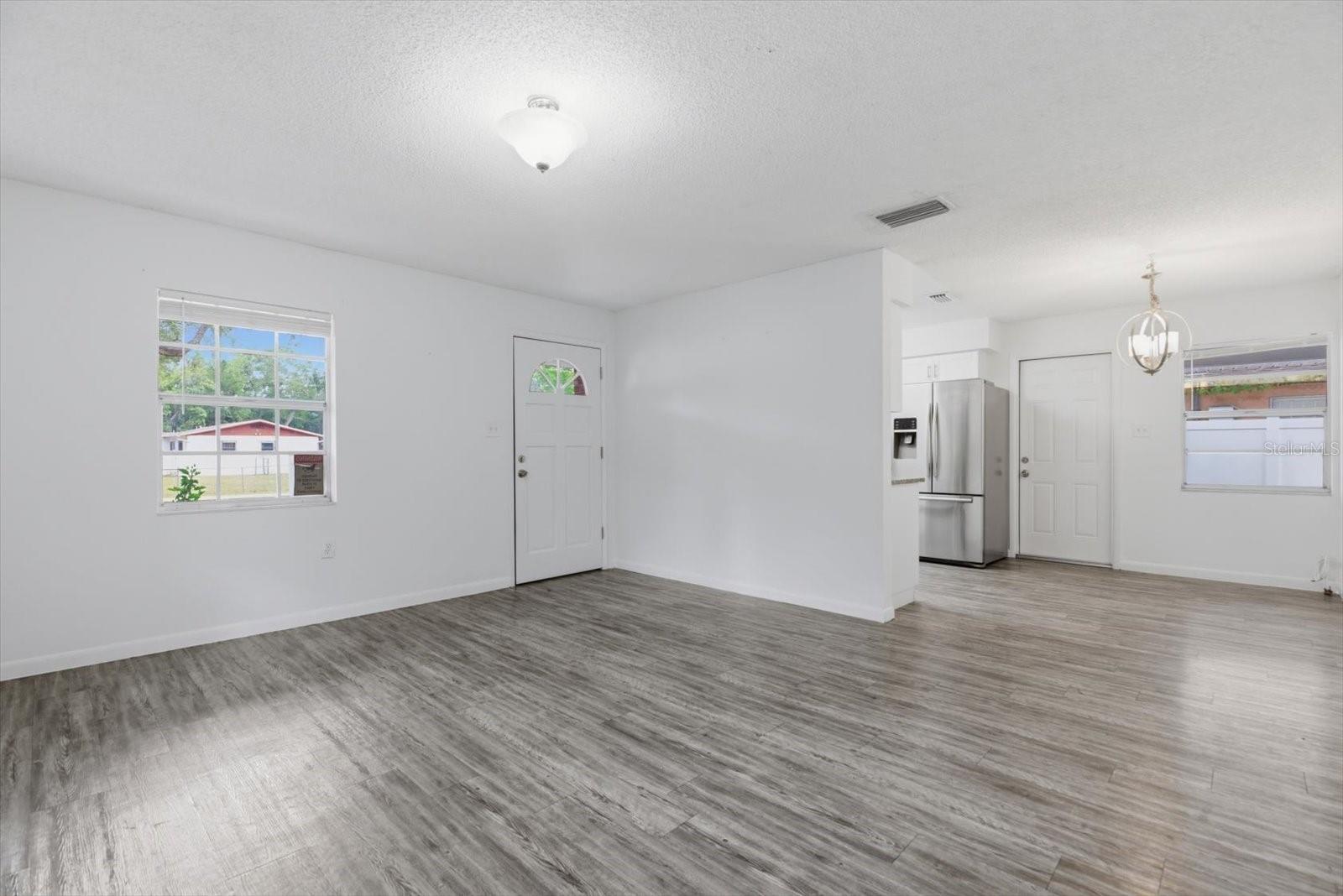 3204 E LAMBRIGHT STREET