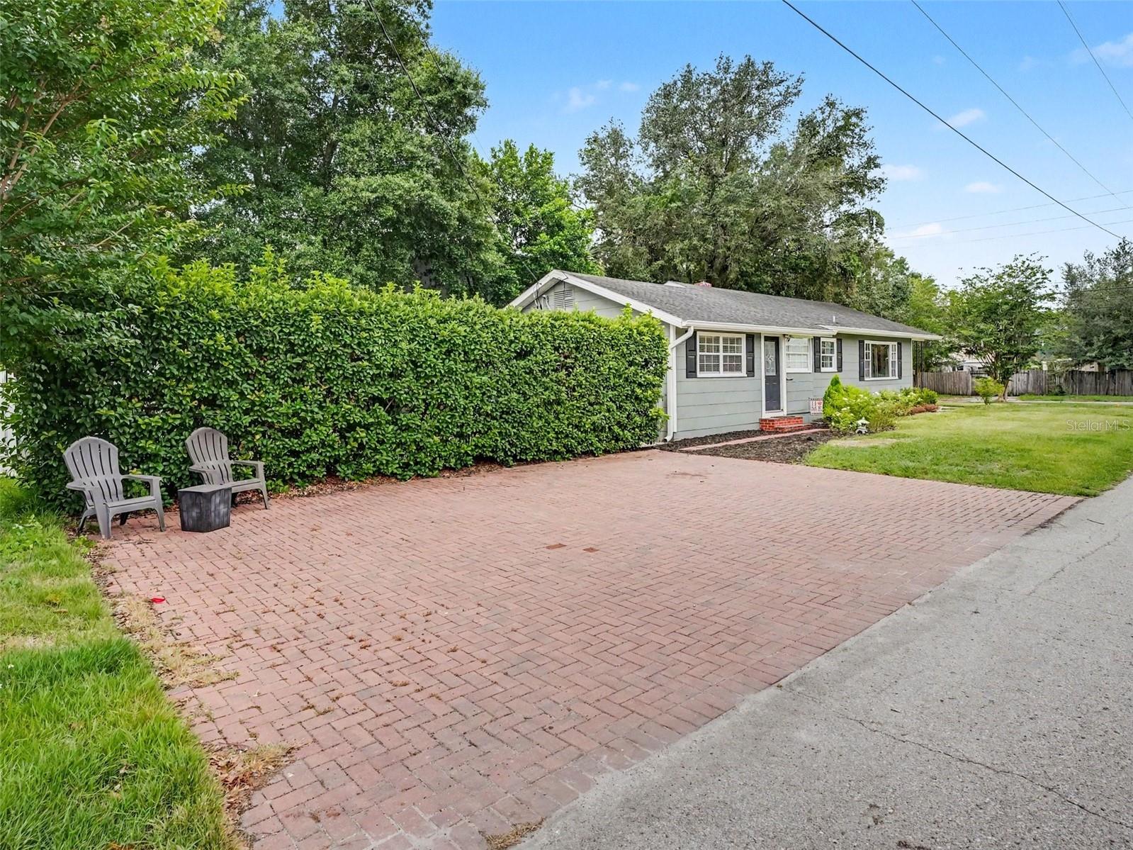 1801 S FERN CREEK AVENUE