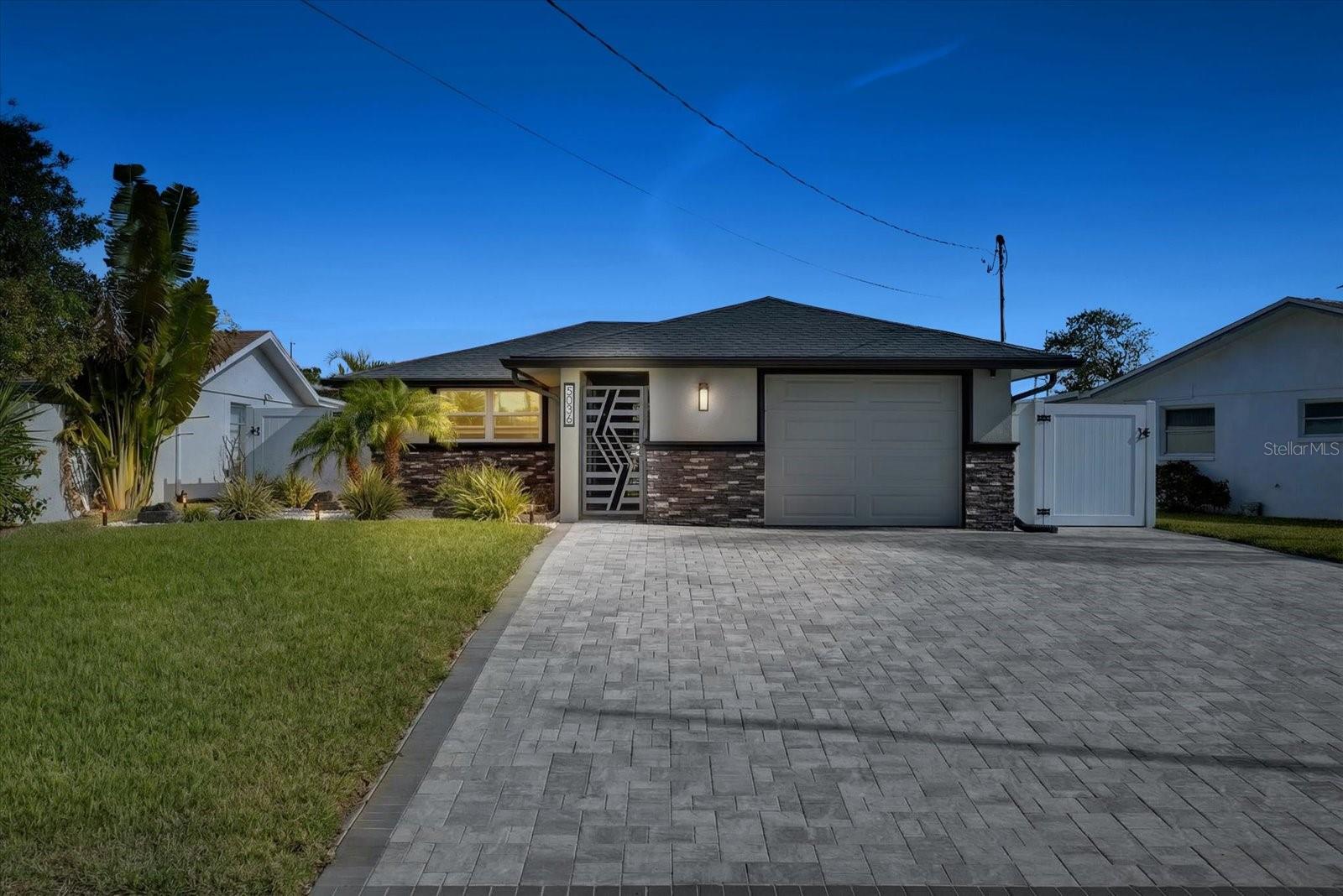 FLOR A MAR - Residential