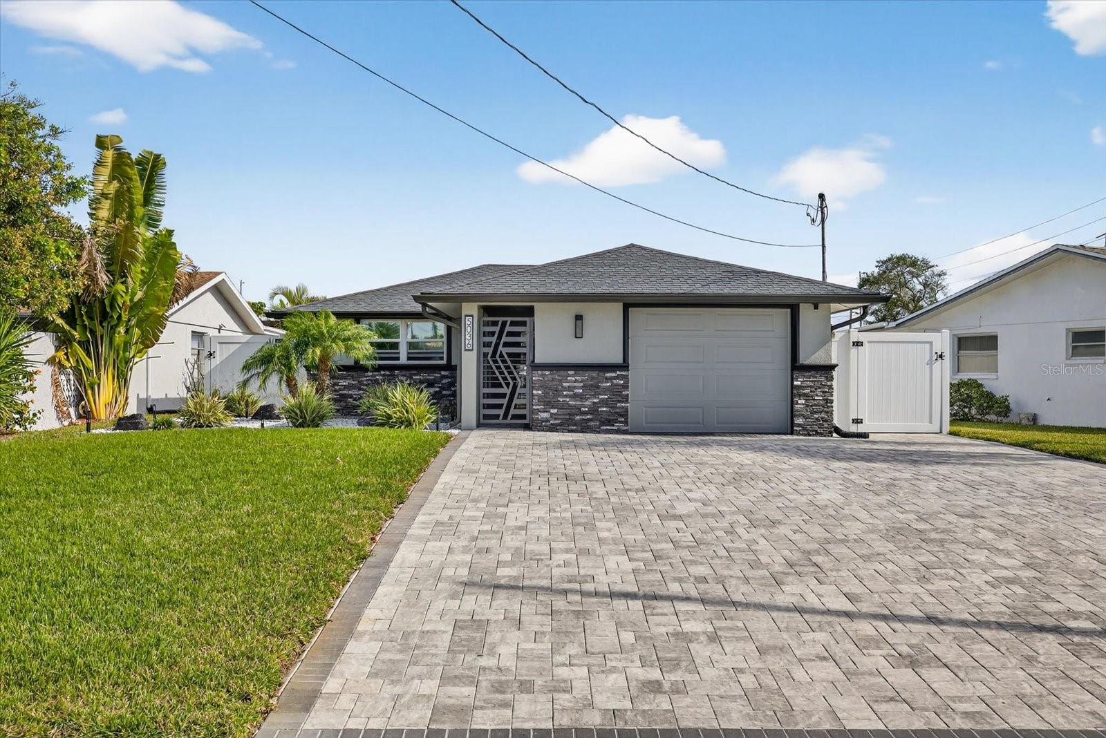 FLOR A MAR - Residential