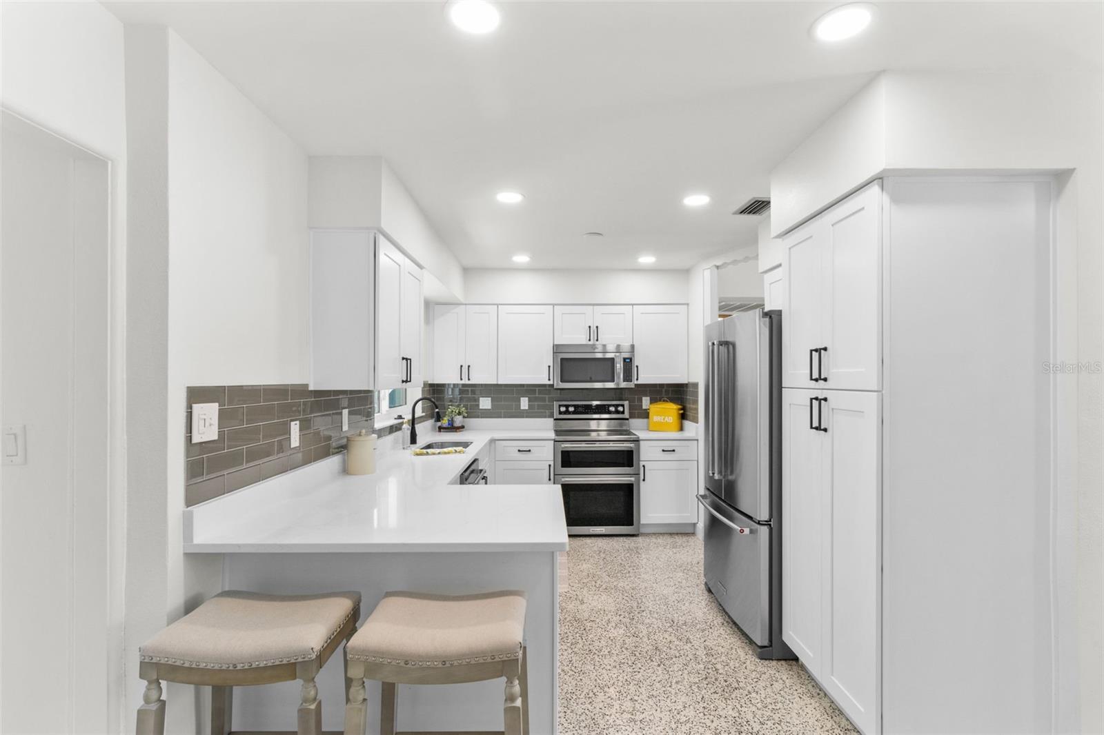 CAUSEWAY ISLES - Residential Income