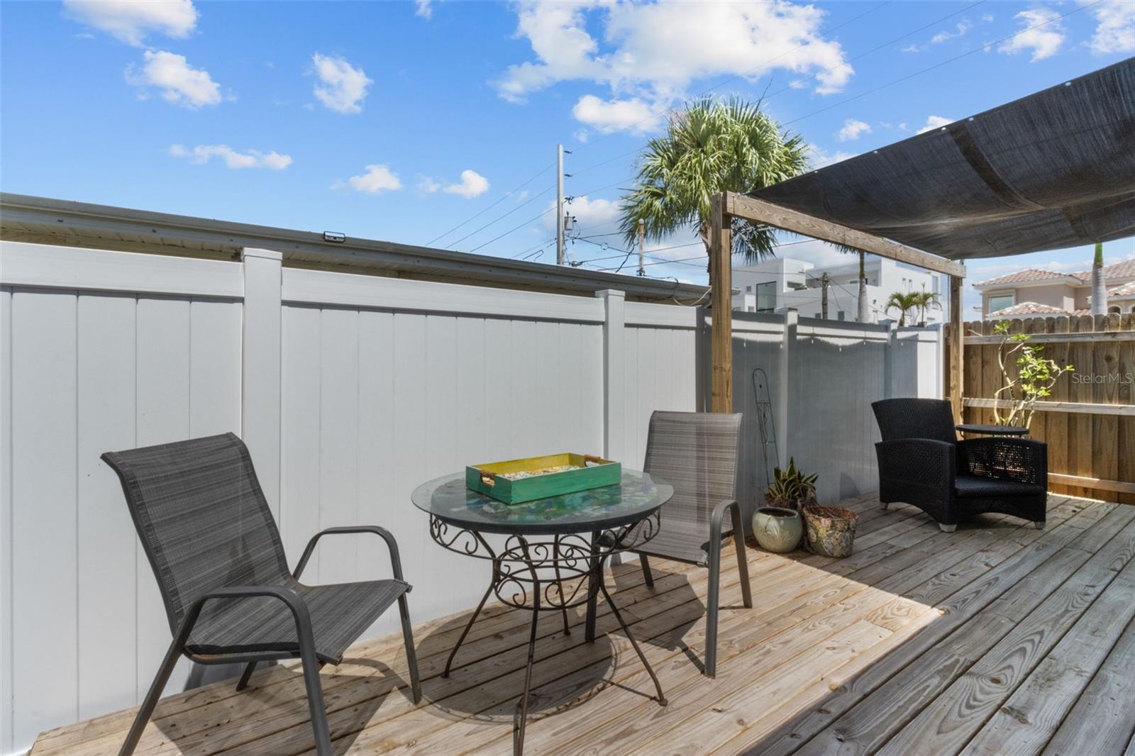 CAUSEWAY ISLES - Residential Income