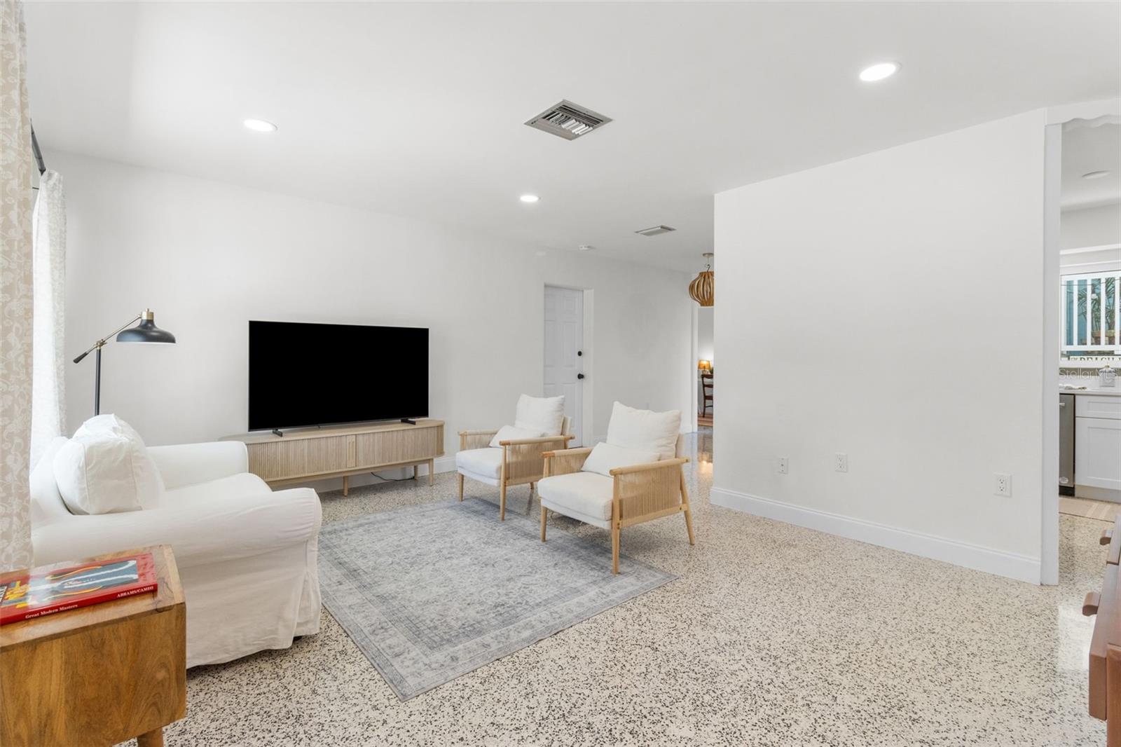 CAUSEWAY ISLES - Residential Income