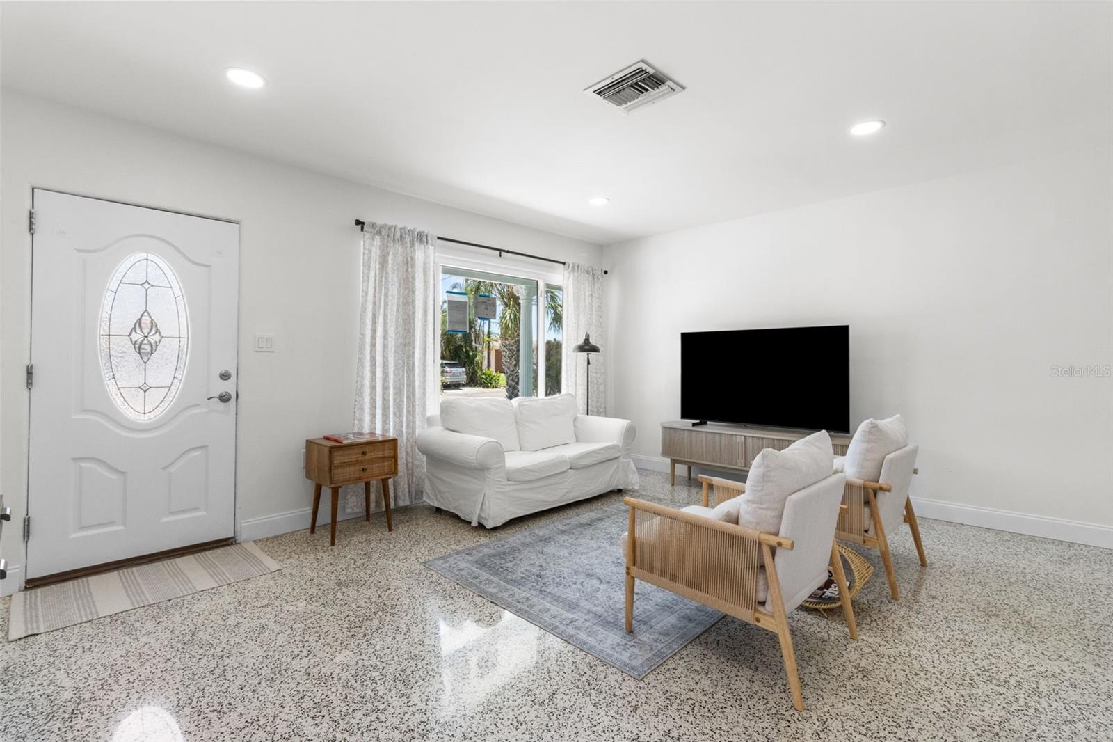 CAUSEWAY ISLES - Residential Income