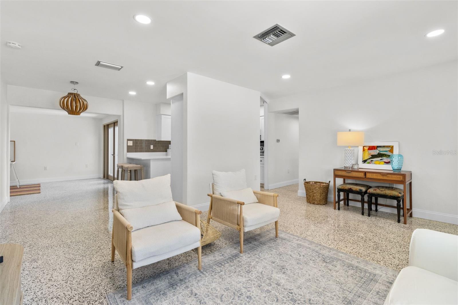 CAUSEWAY ISLES - Residential Income