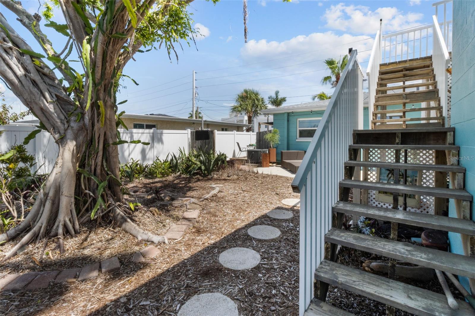 CAUSEWAY ISLES - Residential Income