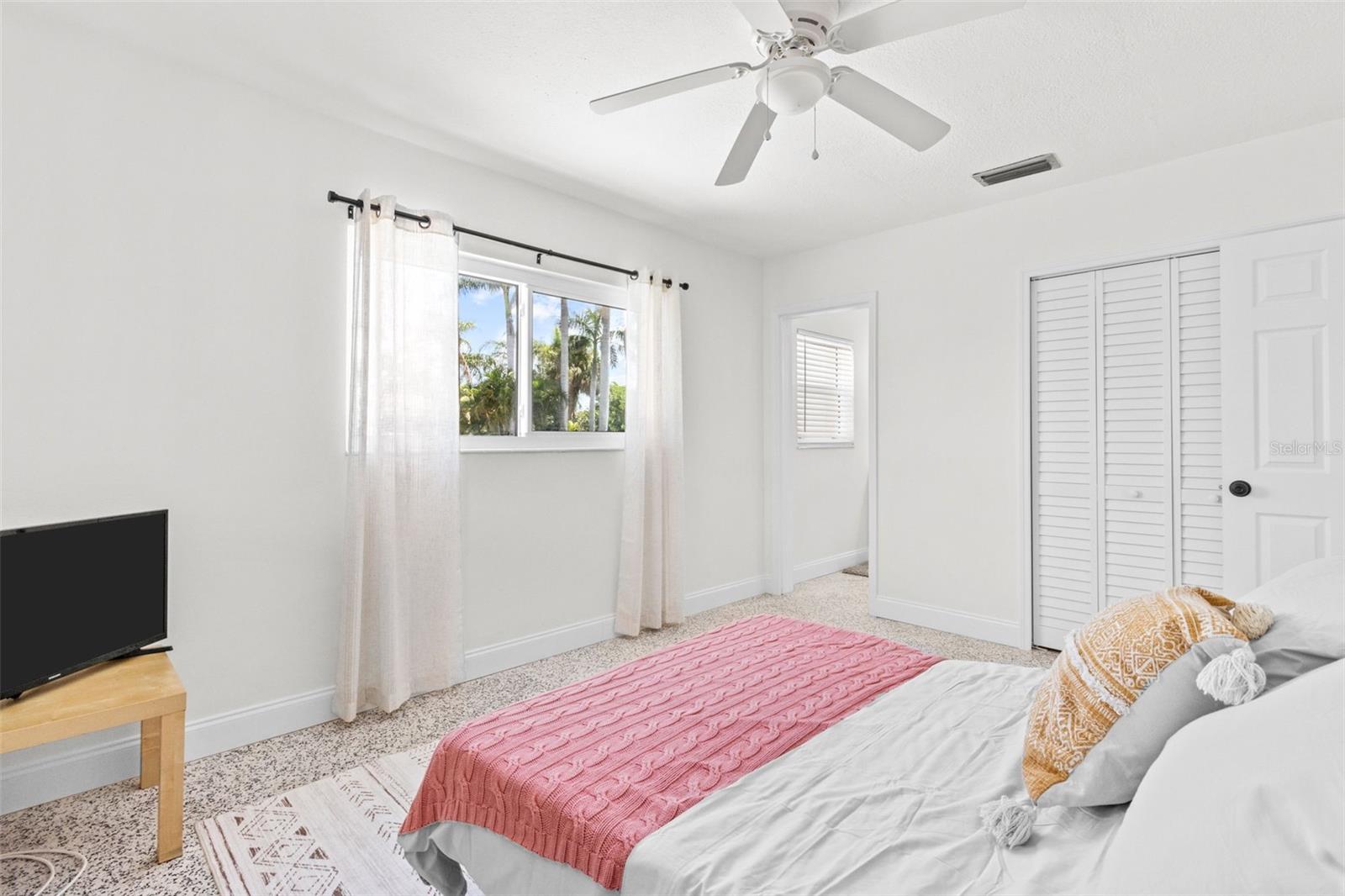 CAUSEWAY ISLES - Residential Income