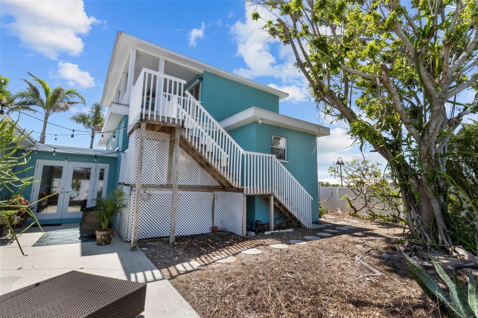 CAUSEWAY ISLES - Residential Income